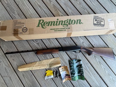 REMINGTON 870 WINGMASTER 28 GA. 25” REM CHOKE VENT RIB, NEW UNFIRED IN THE BOX WITH 3 CHOKE TUBES & WRENCH & OWNERS MANUAL - Image 1 of 11