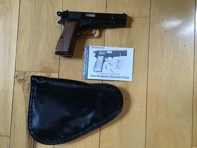 BROWNING BELGIUM HI-POWER 9MM, POPULAR RING HAMMER, MFG. 1969, LIKE NEW WITH BROWNING ZIPPER SOFT CASE WITH OWNERS MANUAL - Image 1 of 4