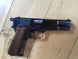BROWNING BELGIUM HI-POWER 9MM, POPULAR RING HAMMER, MFG. 1969, LIKE NEW WITH BROWNING ZIPPER SOFT CASE WITH OWNERS MANUAL - Image 2 of 4