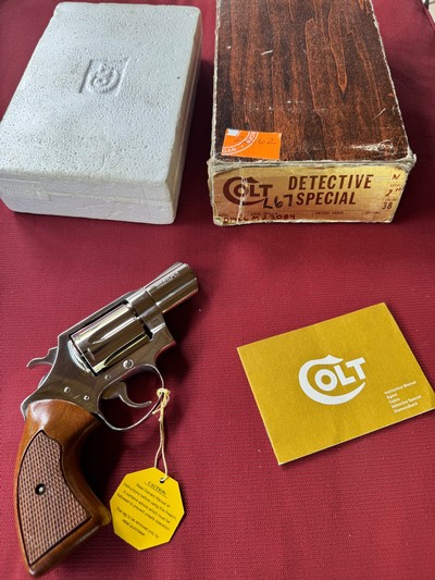 COLT DETECTIVE SPECIAL 38 SPC. 2” BARREL FACTORY BRIGHT NICKEL APPEARS UNFIRED IN THE BOX WITH OWNERS MANUAL & HANG TAG, MFG 1975 - Image 1 of 3