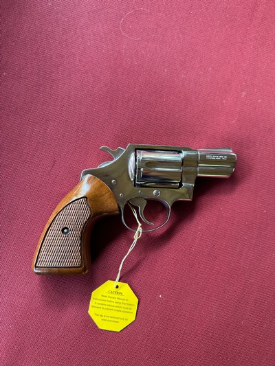 COLT DETECTIVE SPECIAL 38 SPC. 2” BARREL FACTORY BRIGHT NICKEL APPEARS UNFIRED IN THE BOX WITH OWNERS MANUAL & HANG TAG, MFG 1975 - Image 2 of 3