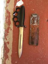 Everett Knuckle Knife - 2 of 3