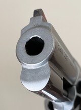 ***FANTASTIC*** Smith and Wesson S&W 686-5 7 shot 2.5