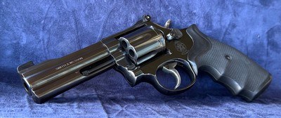 Smith and Wesson S&W 586 dash 3 with 4