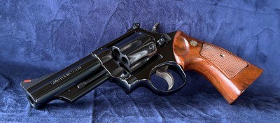 **KILLER** 1973 Smith and Wesson S&W model 29 dash 2 with 4