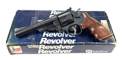 **OLD SCHOOL** 1987 Smith and Wesson S&W model 29 with 6