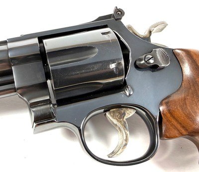 **OLD SCHOOL** 1987 Smith and Wesson S&W model 29 with 6