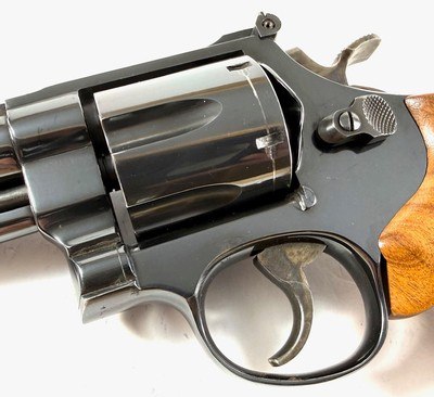 1986 Smith and Wesson S&W model 25 dash 5 with 4