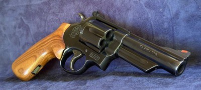 1986 Smith and Wesson S&W model 25 dash 5 with 4