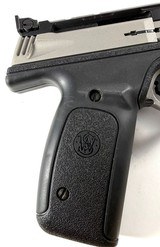 **NEAR NEW** Smith and Wesson S&W model 22S Semi Auto pistol 22 LR Long Rifle Original case and 2 mags - Image 11 of 17