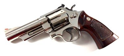 **BEAUTIFUL** 1979 NICKEL Smith and Wesson S&W model 29 dash 2 P&R with 4