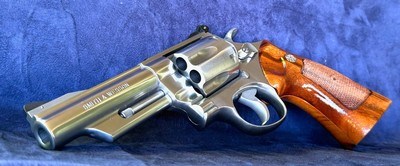 **RARE** Beautiful 1987 Smith and Wesson S&W model 657 NO DASH 4