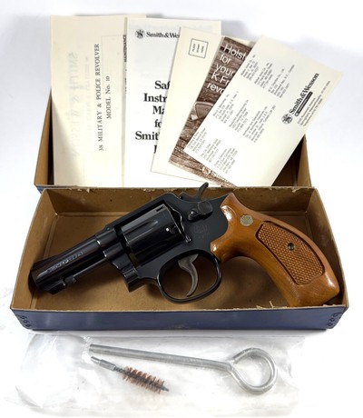 **COLLECTOR** 1980 Smith and Wesson S&W model 10-8 M&P with 3