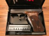 HK P7 PSP with 3 Magazine, manual, wood grips, and orig black grips - 2 of 7