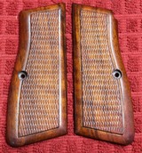 Original Browning Hi Power HP 35 Factory Grips Walnut 9mm - 1 of 24