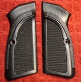 Original Factory Browning Hi Power BHP Grips for 9mm or 40 S&W Plastic or Similar Firearm - 1 of 4