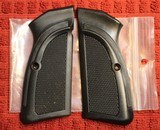Original Factory Browning Hi Power BHP Grips for 9mm or 40 S&W Plastic or Similar Firearm - 1 of 4