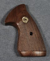 COLT FACTORY TROOPER MK III / LAWMAN MK III WALNUT TARGET GRIPS - 3 of 8