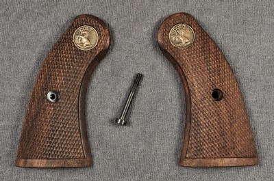 Colt Police Positive / Police Positive Special Narrow-Butt Checkered Walnut Grips