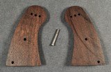 COLT FACTORY NEW SERVICE CHECKERED WALNUT GRIPS - 2 of 4