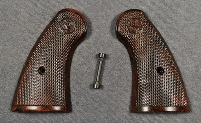 COLT FACTORY OFFICIAL POLICE / OFFICERS MODEL COLTWOOD GRIPS - Image 1 of 4