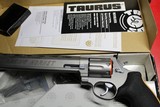 Taurus Raging Hornet - 1 of 5