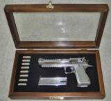 Desert Eagle 50AE
Custom polished Stainless Steel collectors edition - 1 of 9