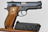 Very Rare, Mint Smith & Wesson Model 39 - U.S. Air Force - 4 of 16