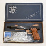 Smith & Wesson
Model
41
.22
Long Rifle
Factory Box
