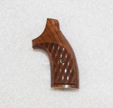 HERRETT
Target
Grips
S&W
J - Frame