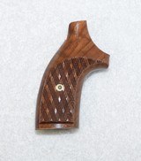 HERRETT
Target
Grips
S&W
J - Frame - 2 of 4