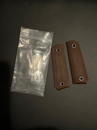 Colt Post War II 1911Grips
