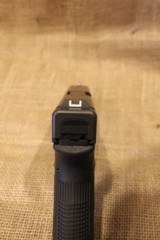 Glock 21 Gen 3 semi-automatic pistol in .45 ACP - 3 of 8