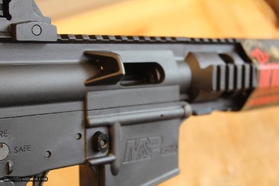 Smith & Wesson M&P 15-22 in .22LR - Image 7 of 12