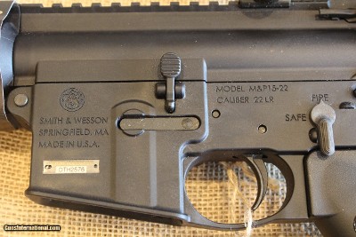 Smith & Wesson M&P 15-22 in .22LR - Image 5 of 12
