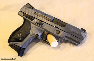 Like new Ruger American pistol in 9mm - Image 6 of 9