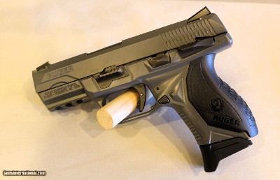 Like new Ruger American pistol in 9mm - Image 3 of 9