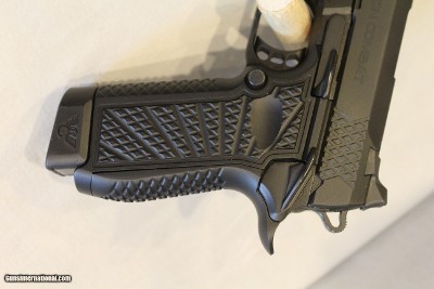 WILSON COMBAT SFX9 FULL SIZE 9MM 5'' 15-RD SEMI-AUTO PISTOL - Image 8 of 17