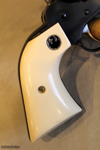 Ruger New Model Blackhawk in .45 Auto/.45 Colt - 5 1/2