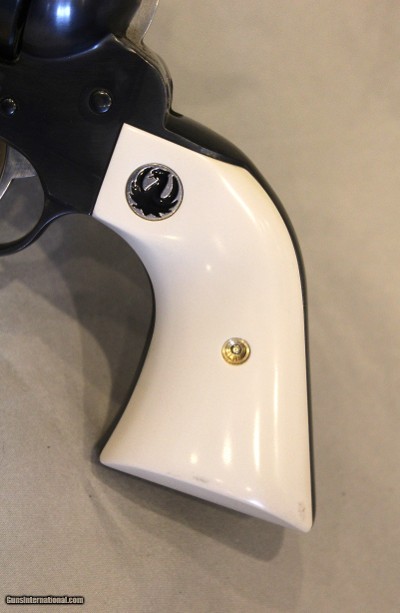 Ruger New Model Blackhawk in .45 Auto/.45 Colt - 5 1/2