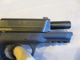 Smith & Wesson M&P 40 in 40 S&W - 6 of 15