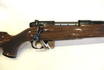 Like new Weatherby Mark V Deluxe 7mm Weatherby Mag 3+1 26