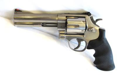 Smith & Wesson 629-4 in 44 Magnum 5