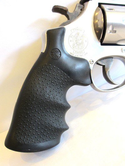 Smith & Wesson 629-4 in 44 Magnum 5