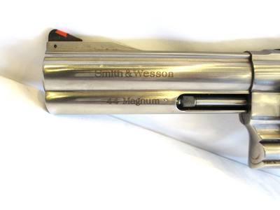 Smith & Wesson 629-4 in 44 Magnum 5