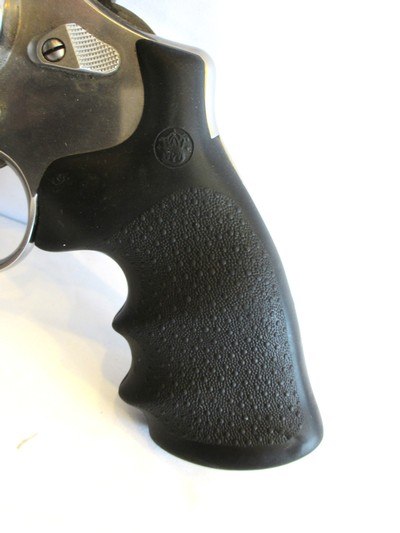 Smith & Wesson 629-4 in 44 Magnum 5