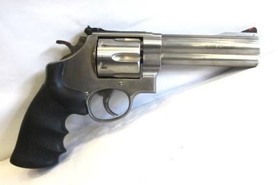 Smith & Wesson 629-4 in 44 Magnum 5