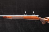Weatherby Mark V Deluxe .300 Wby Mag - 2 of 8