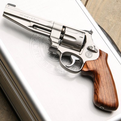 Smith & Wesson Performance Center .357 Mag. Model 627 .357 Mag – 8 Times