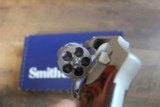 Smith & Wesson 642-2 Lady Smith ANIB FREE SHIPPING - 3 of 3